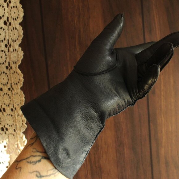 Vintage 1950s Gloves, Size 7 Navy Blue Leather Wrist Or Matinee Length Gloves - Picture 11 of 13